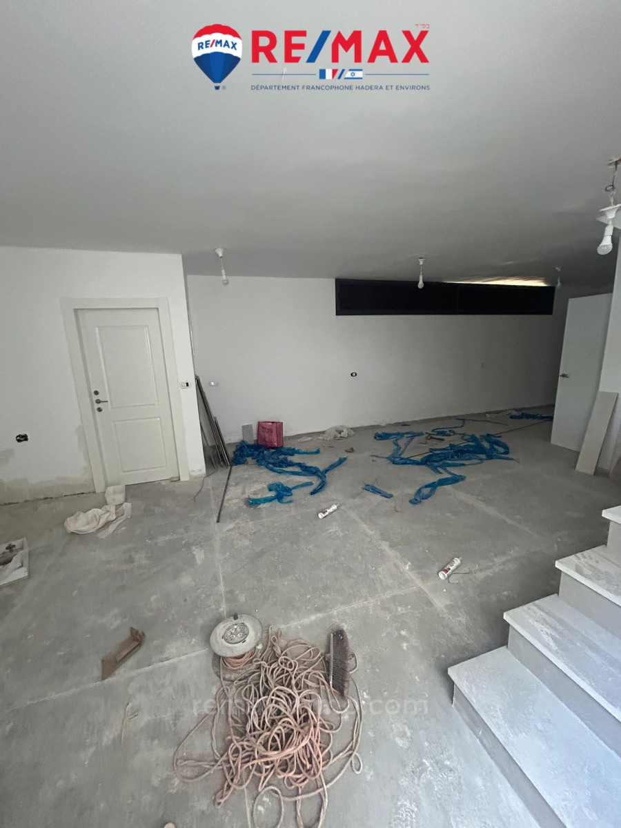 Casarão 6 cômodos Hadera Bairro Nissan 379-IBL-417