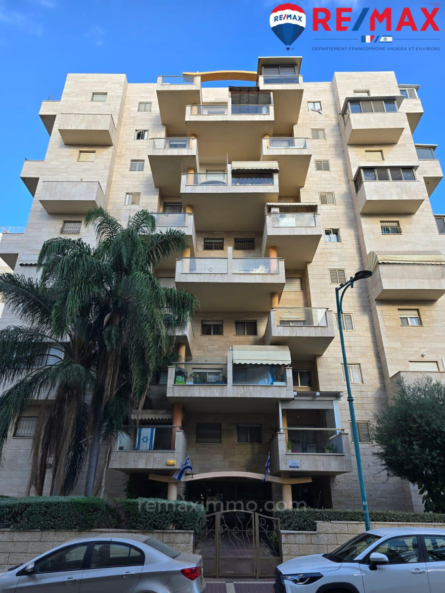 Apartamento 4 cômodos Hadera Bairro Ha-Otsar 379-IBL-422