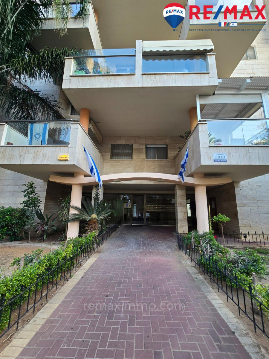 Apartamento 4 cômodos Hadera Bairro Ha-Otsar 379-IBL-422