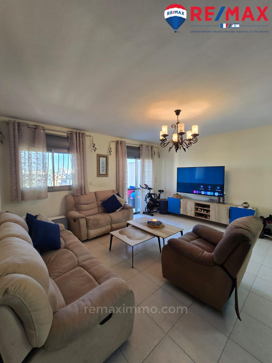 Apartamento 4 cômodos Hadera Bairro Ha-Otsar 379-IBL-422