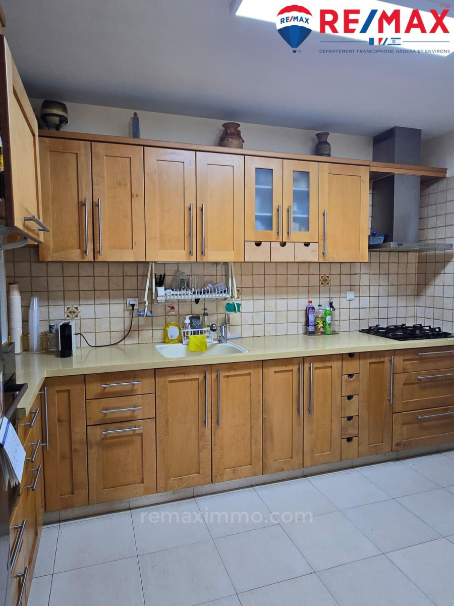 Apartamento 4 cômodos Hadera Bairro Ha-Otsar 379-IBL-422