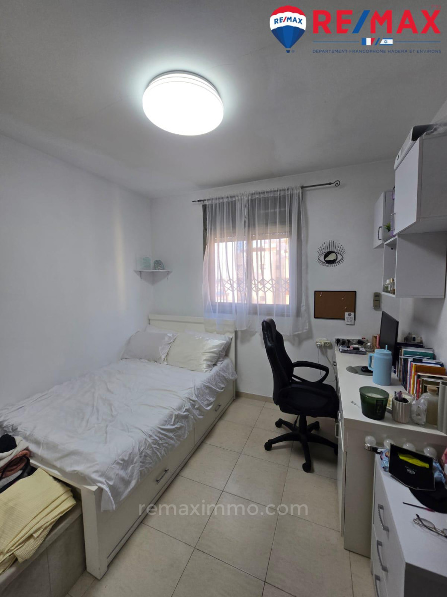 Apartamento 4 cômodos Hadera Bairro Ha-Otsar 379-IBL-422
