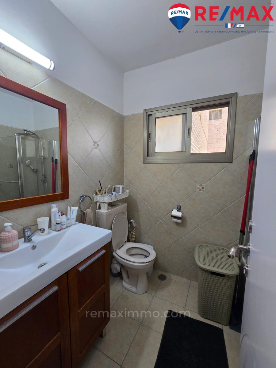 Apartamento 4 cômodos Hadera Bairro Ha-Otsar 379-IBL-422