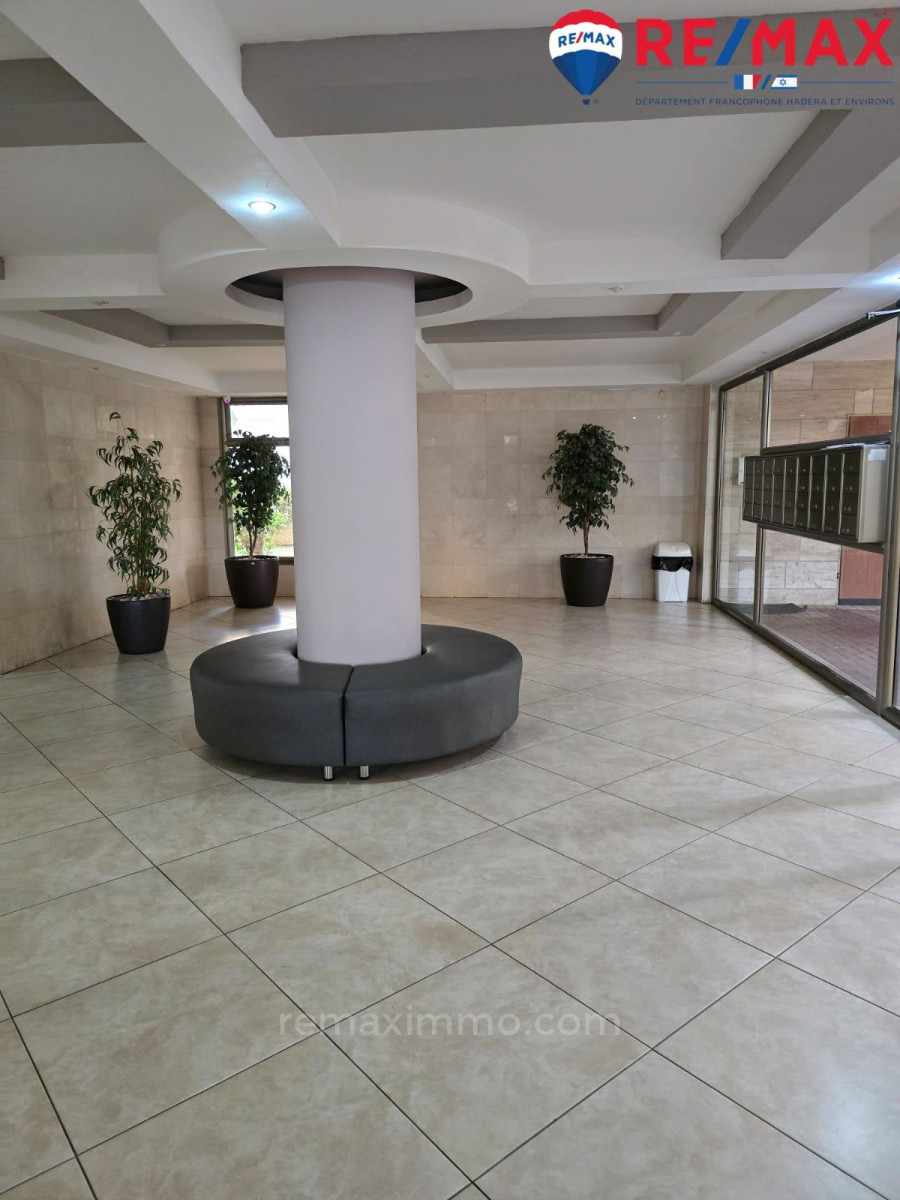 Apartamento 4 cômodos Hadera Bairro Ha-Otsar 379-IBL-422