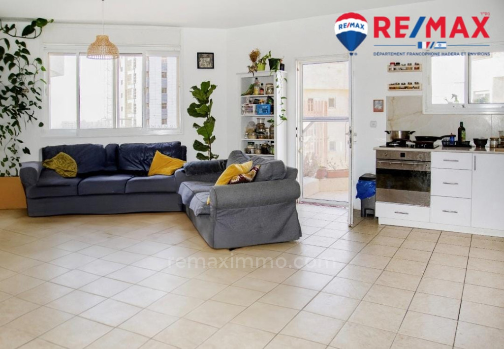 Duplex-Cobertura 5 cômodos Hadera Givat olga 379-IBL-438