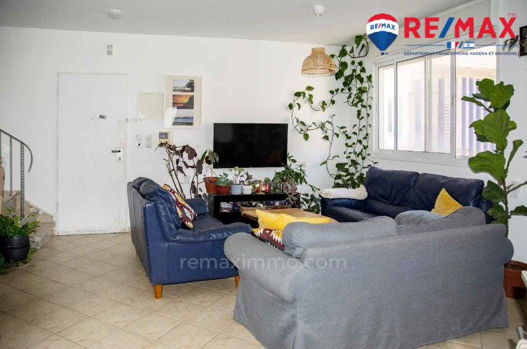 Duplex-Cobertura 5 cômodos Hadera Givat olga 379-IBL-438