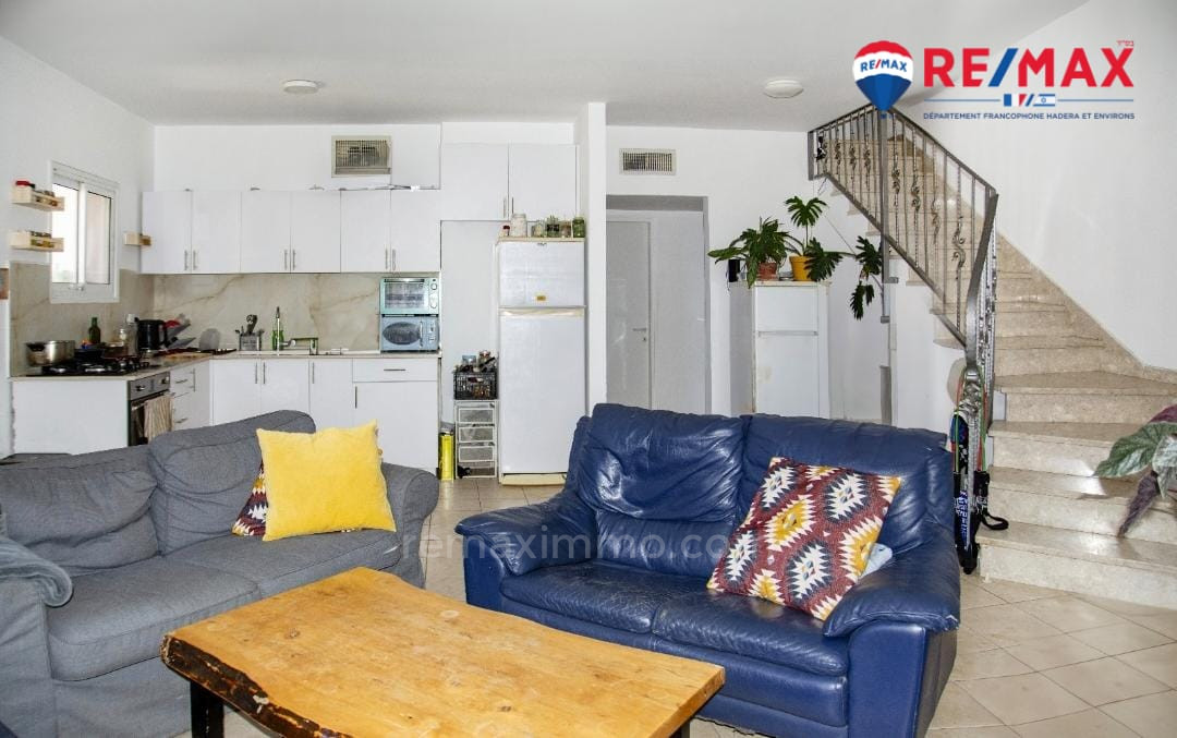 Duplex-Cobertura 5 cômodos Hadera Givat olga 379-IBL-438