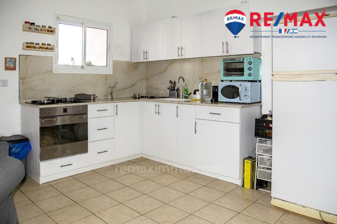 Duplex-Cobertura 5 cômodos Hadera Givat olga 379-IBL-438
