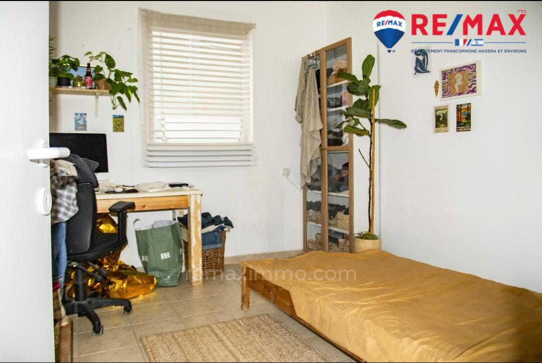 Duplex-Cobertura 5 cômodos Hadera Givat olga 379-IBL-438