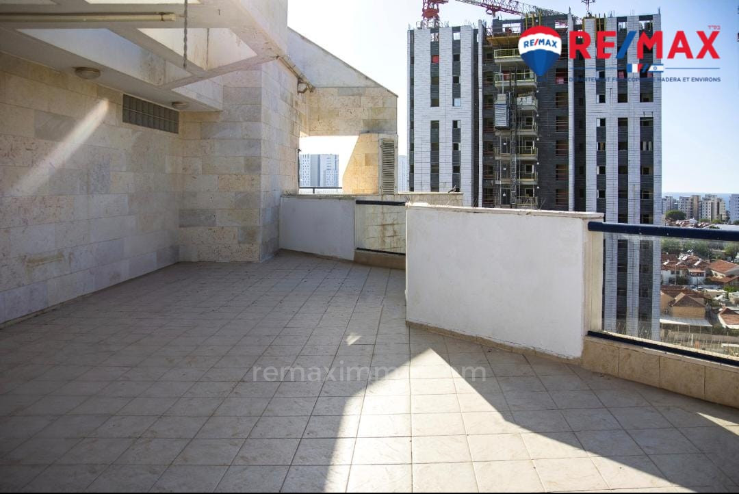 Duplex-Cobertura 5 cômodos Hadera Givat olga 379-IBL-438