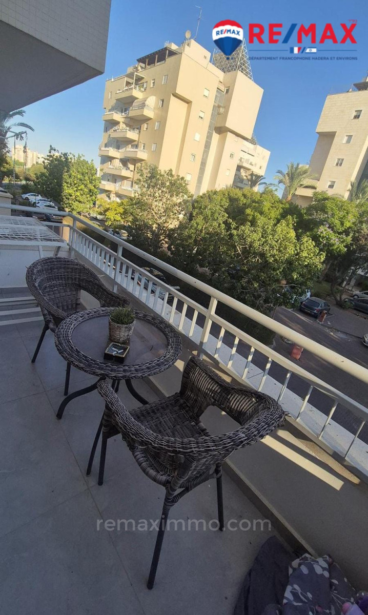 Apartamento 4 cômodos Hadera Bairro do Parque 379-IBL-440