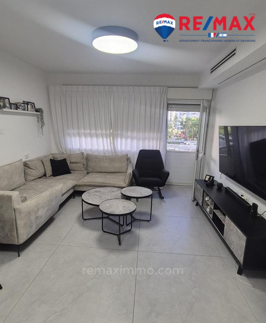 Apartamento 4 cômodos Hadera Bairro do Parque 379-IBL-440