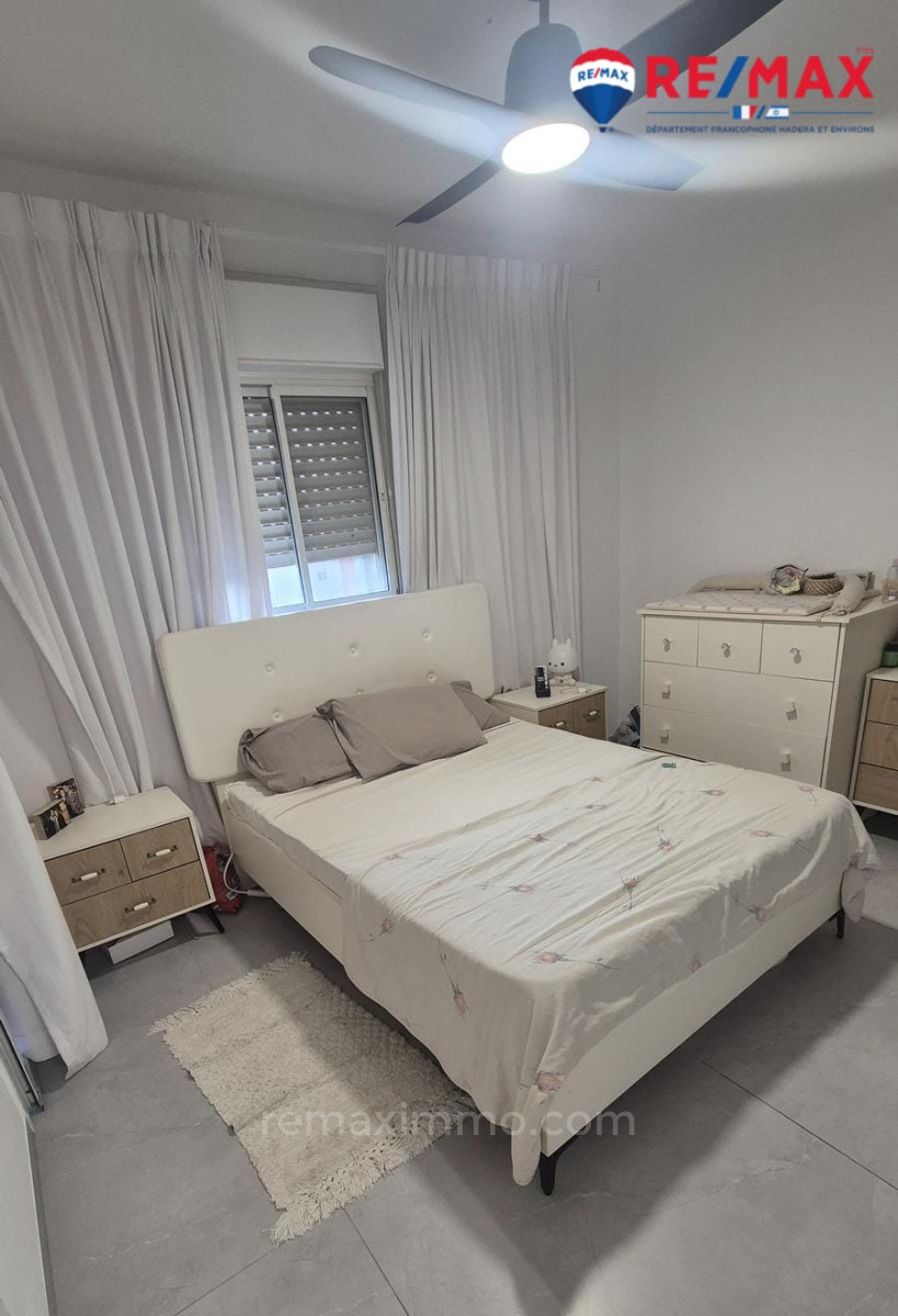 Apartamento 4 cômodos Hadera Bairro do Parque 379-IBL-440