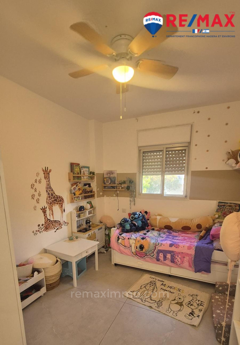 Apartamento 4 cômodos Hadera Bairro do Parque 379-IBL-440