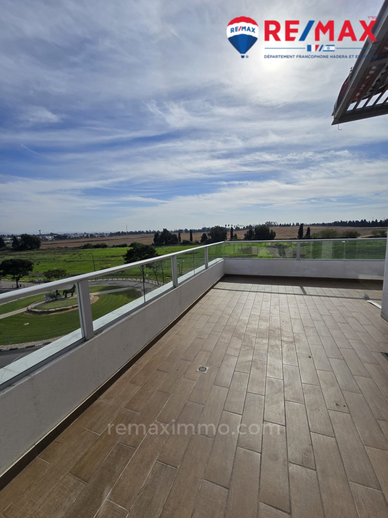 Apartamento 5 cômodos Hadera Bairro do Parque 379-IBL-444