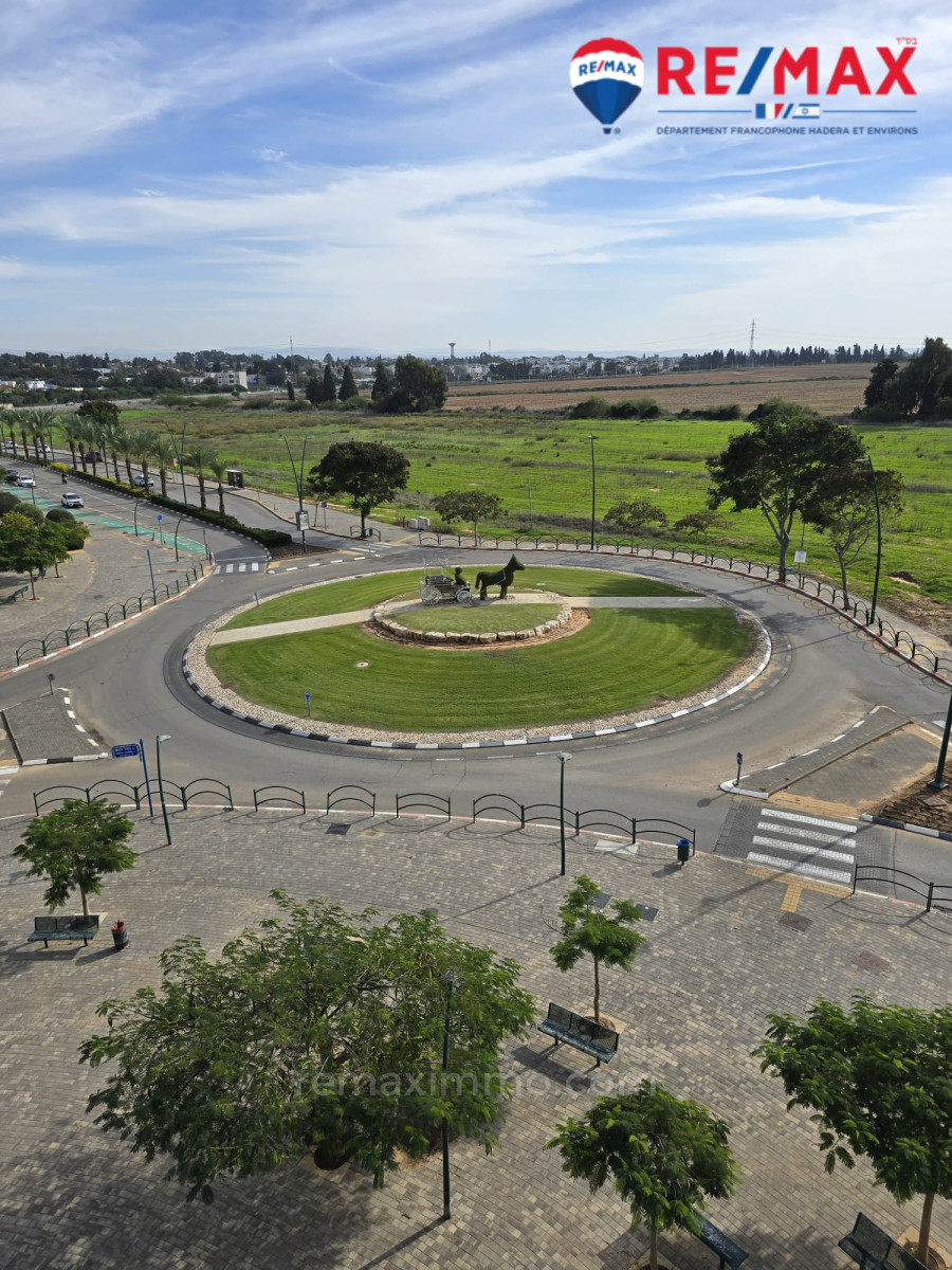 Apartamento 5 cômodos Hadera Bairro do Parque 379-IBL-444