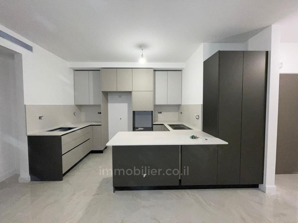 Apartamento 4 cômodos Jerusalém Baka 424-IBL-252