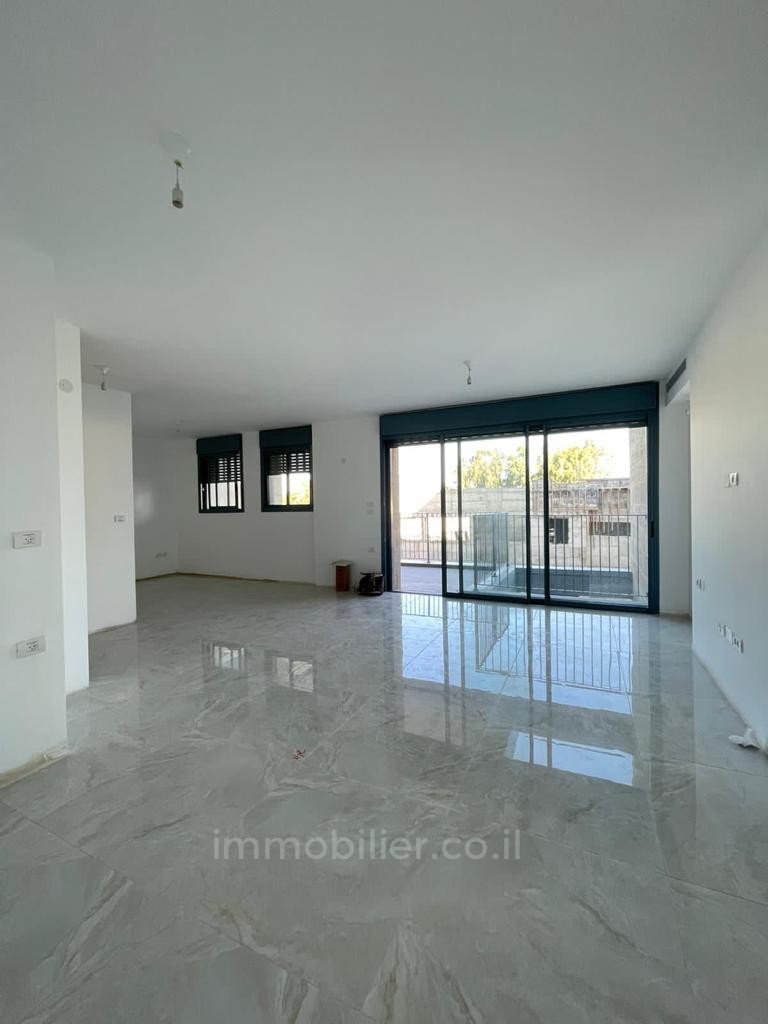Apartamento 4 cômodos Jerusalém Baka 424-IBL-252