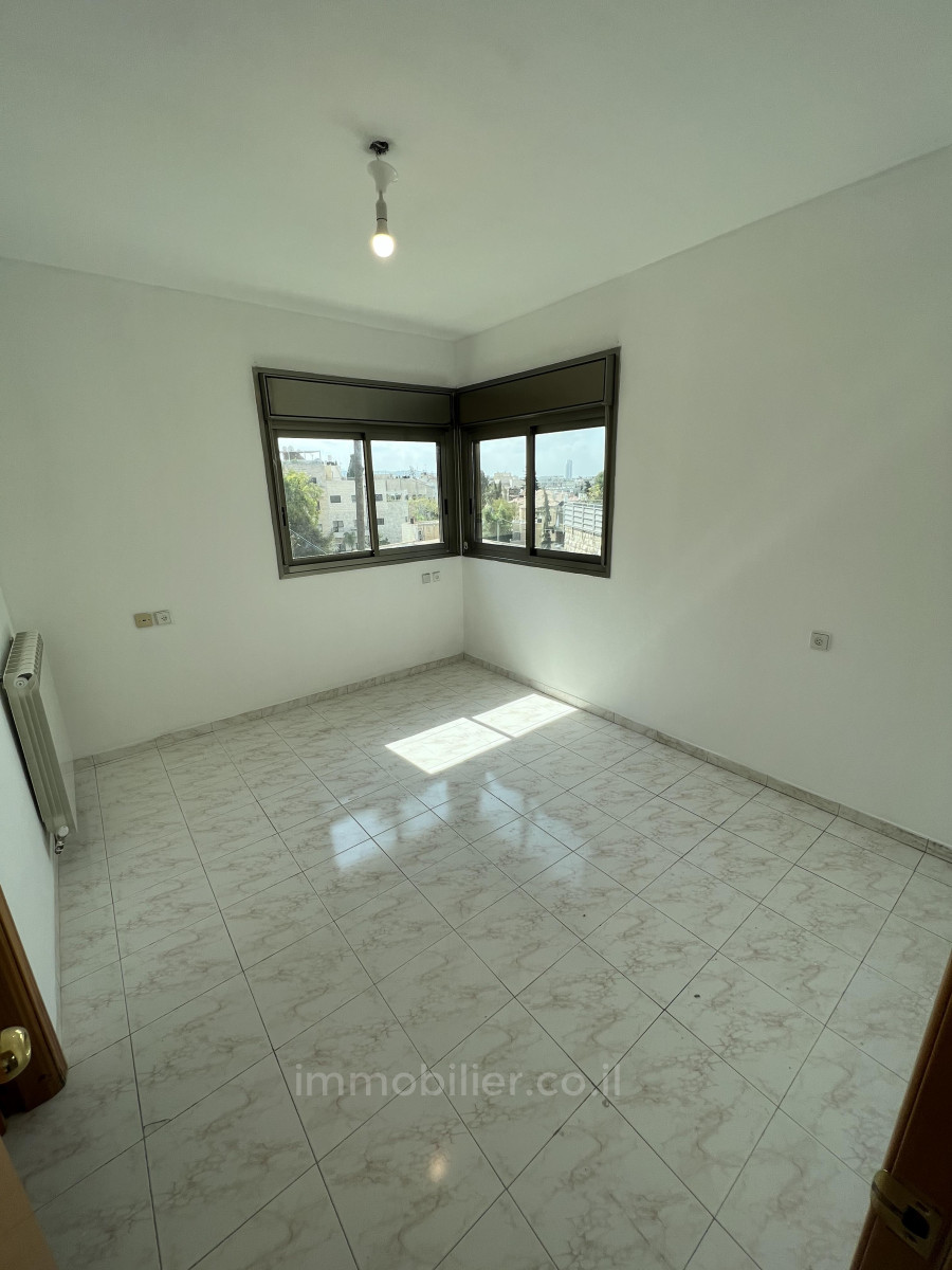 Apartamento 4 cômodos Jerusalém Rehavia 424-IBL-282