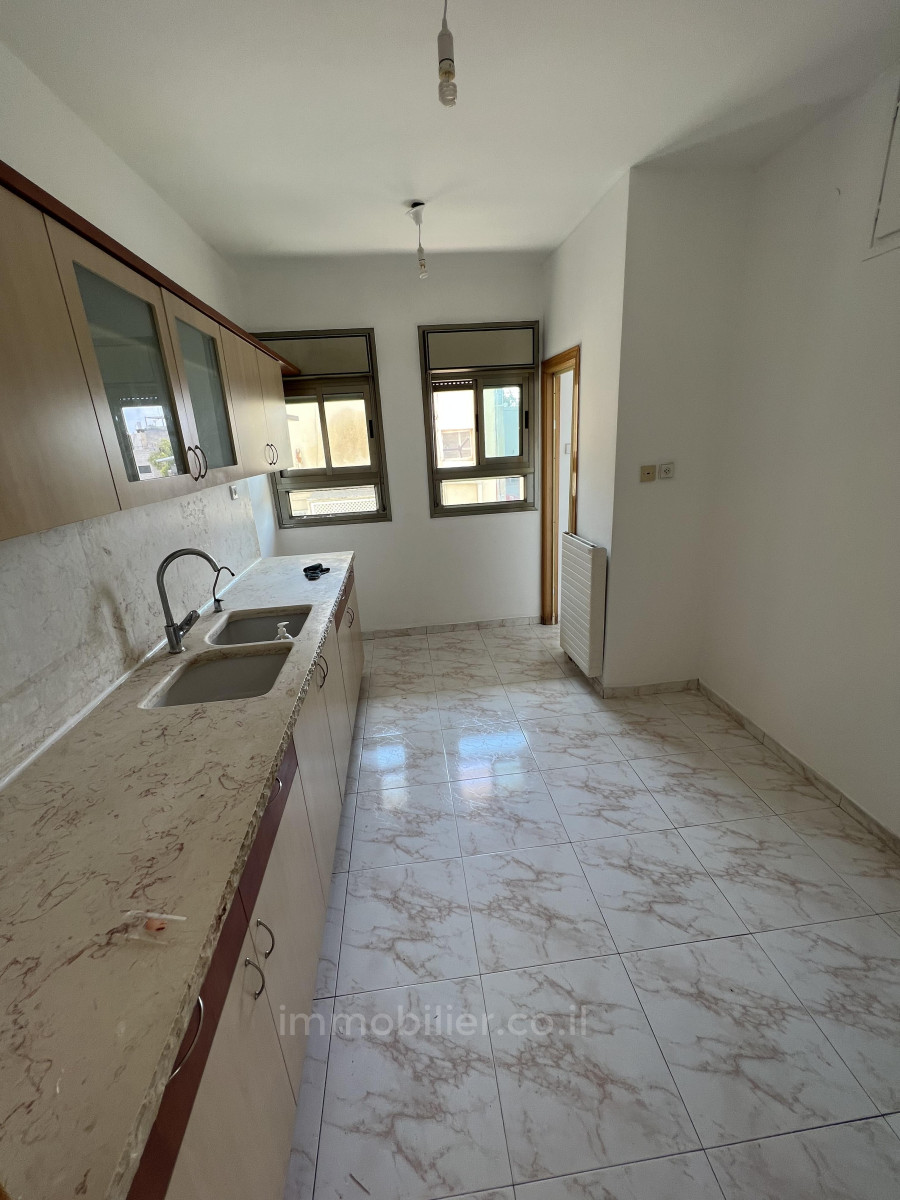 Apartamento 4 cômodos Jerusalém Rehavia 424-IBL-282