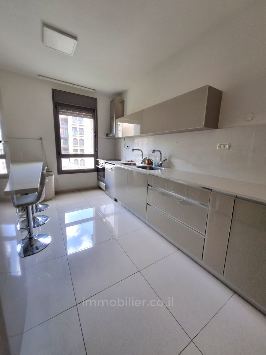 Apartamento 4 cômodos Jerusalém Centro da cidade 424-IBL-309