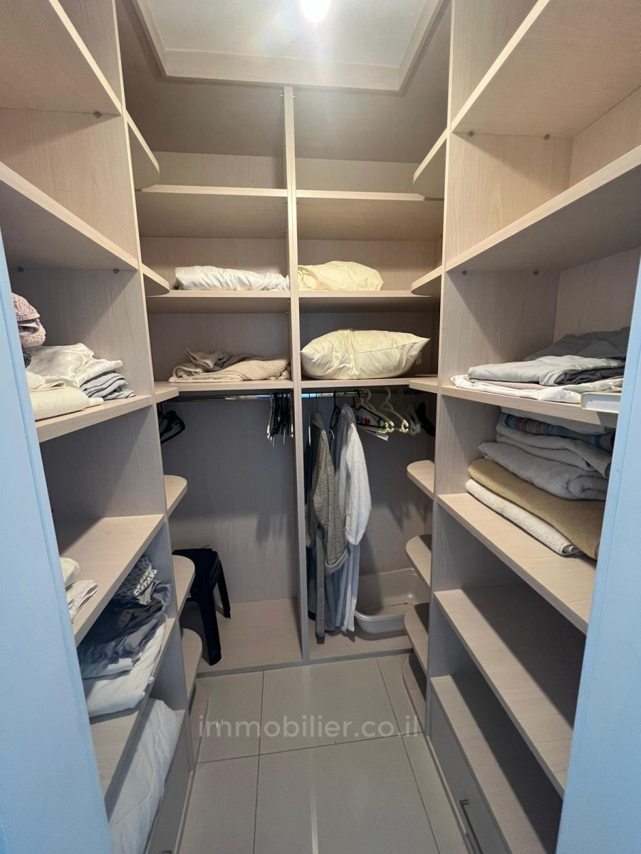 Apartamento 4 cômodos Jerusalém Centro da cidade 424-IBL-313