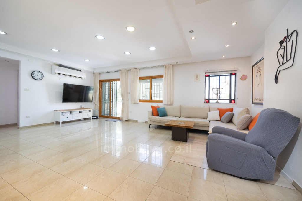 Apartamento garden 8 cômodos Jerusalém Beit Vagan 424-IBL-380