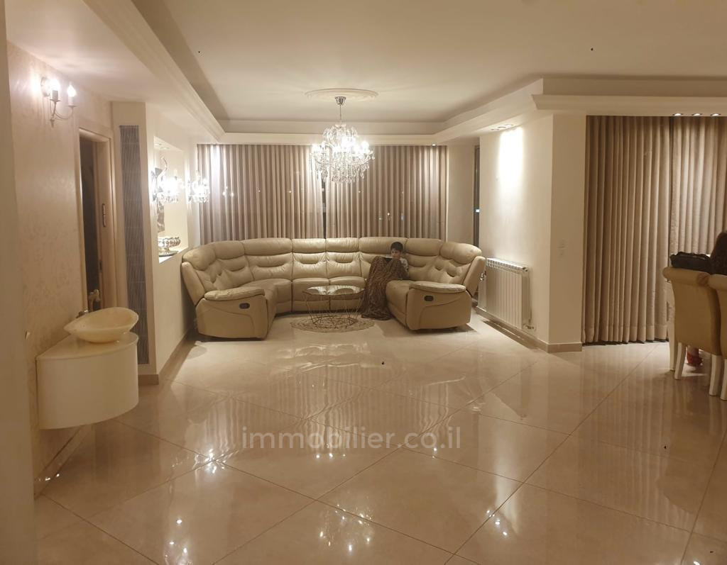 Apartamento 5 cômodos Jerusalém Givat Shaoul 427-IBL-660