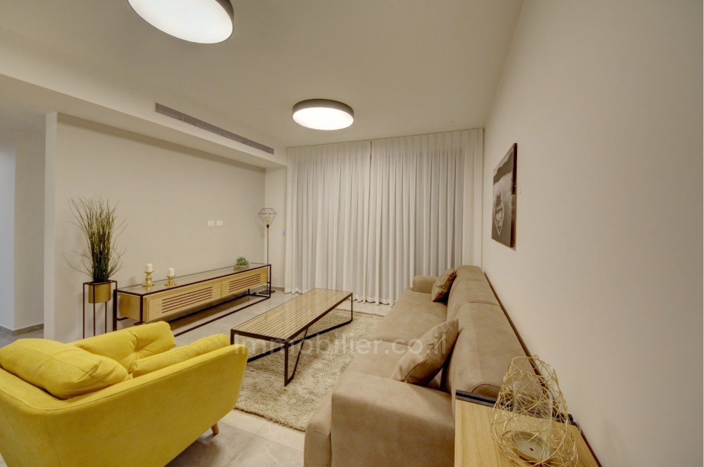 Apartamento 3 cômodos Hadera Centro da cidade 455-IBL-32