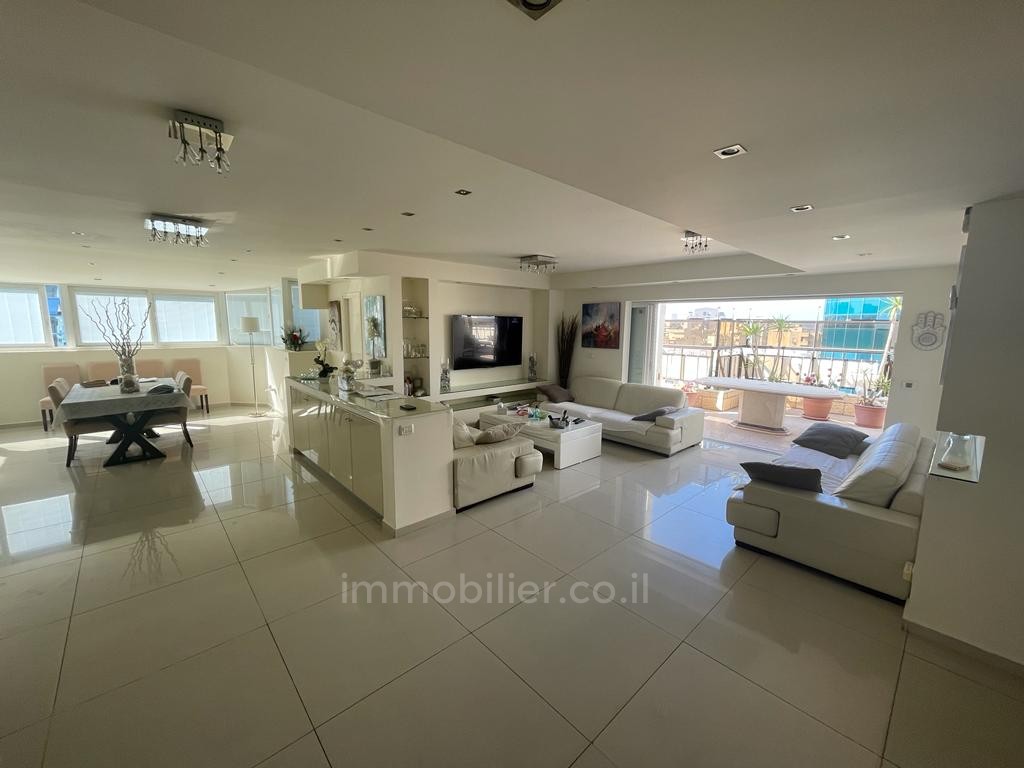 Cobertura 4.5 cômodos Netanya Centro da cidade 457-IBL-1003