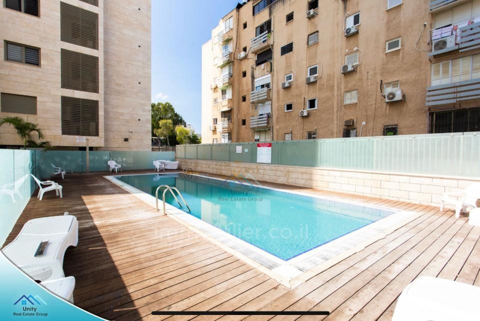 Minicobertura 4 cômodos Netanya Centro da cidade 457-IBL-1019