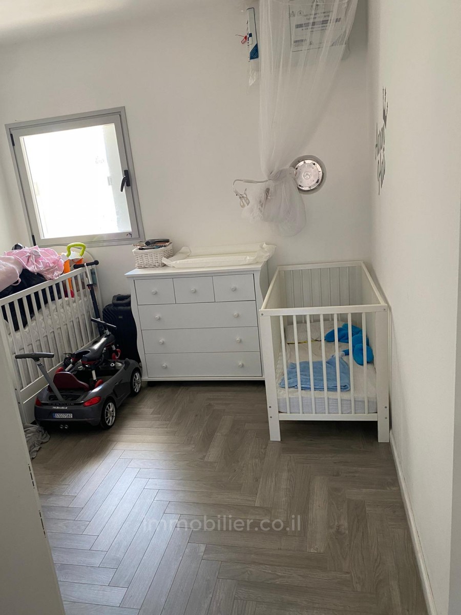 Apartamento 5 cômodos Netanya Centro da cidade 457-IBL-1085