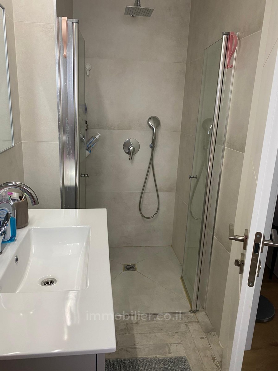Apartamento 5 cômodos Netanya Centro da cidade 457-IBL-1085