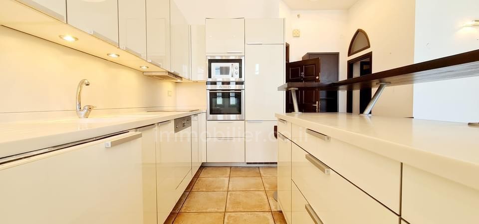 Apartamento 3 cômodos Tel Aviv Primeira linha de mar 457-IBL-1094