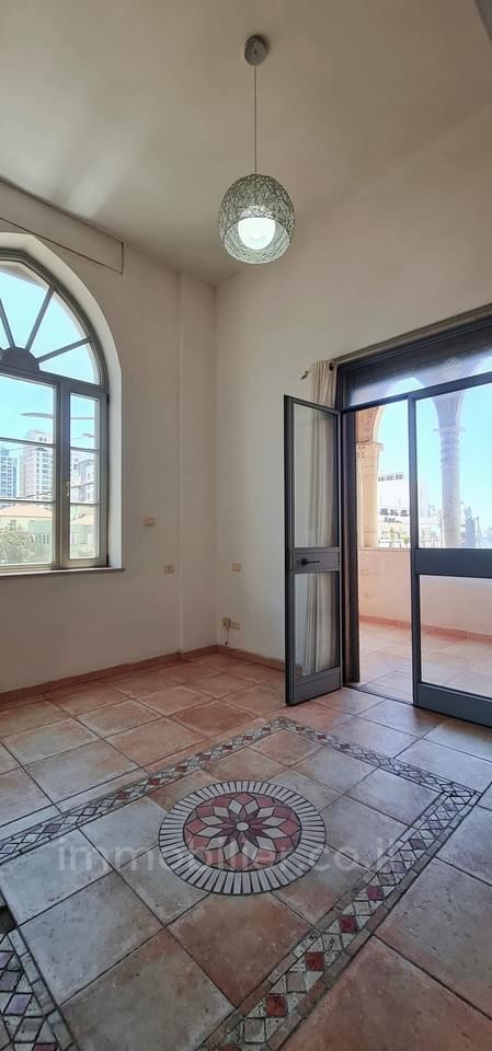 Apartamento 3 cômodos Tel Aviv Primeira linha de mar 457-IBL-1094