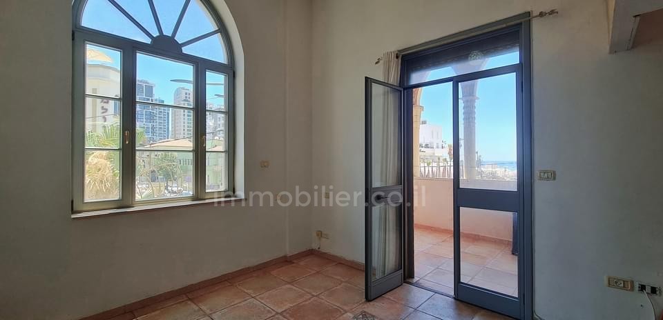 Apartamento 3 cômodos Tel Aviv Primeira linha de mar 457-IBL-1094