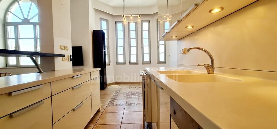 Apartamento 3 cômodos Tel Aviv Primeira linha de mar 457-IBL-1094