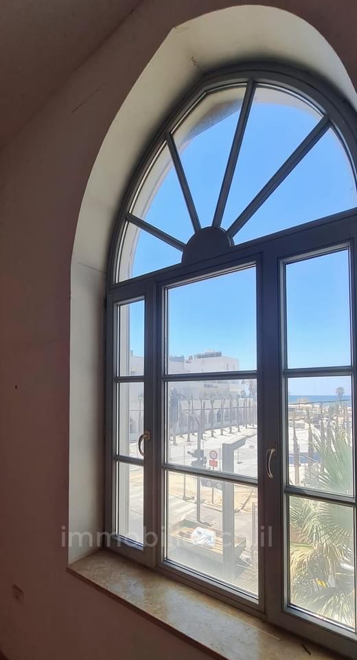 Apartamento 3 cômodos Tel Aviv Primeira linha de mar 457-IBL-1094