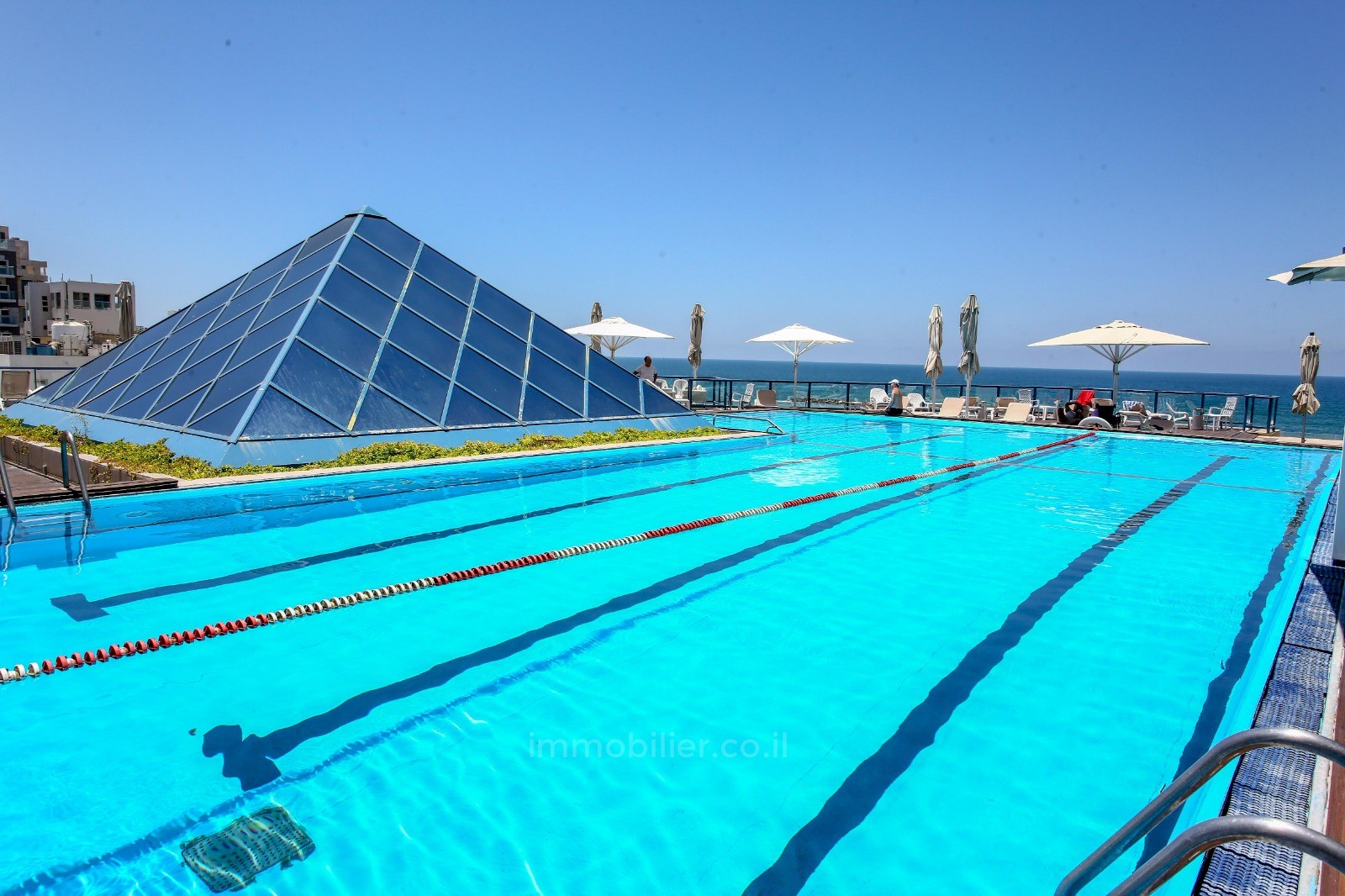 Apartamento 4 cômodos Tel Aviv Primeira linha de mar 457-IBL-1113