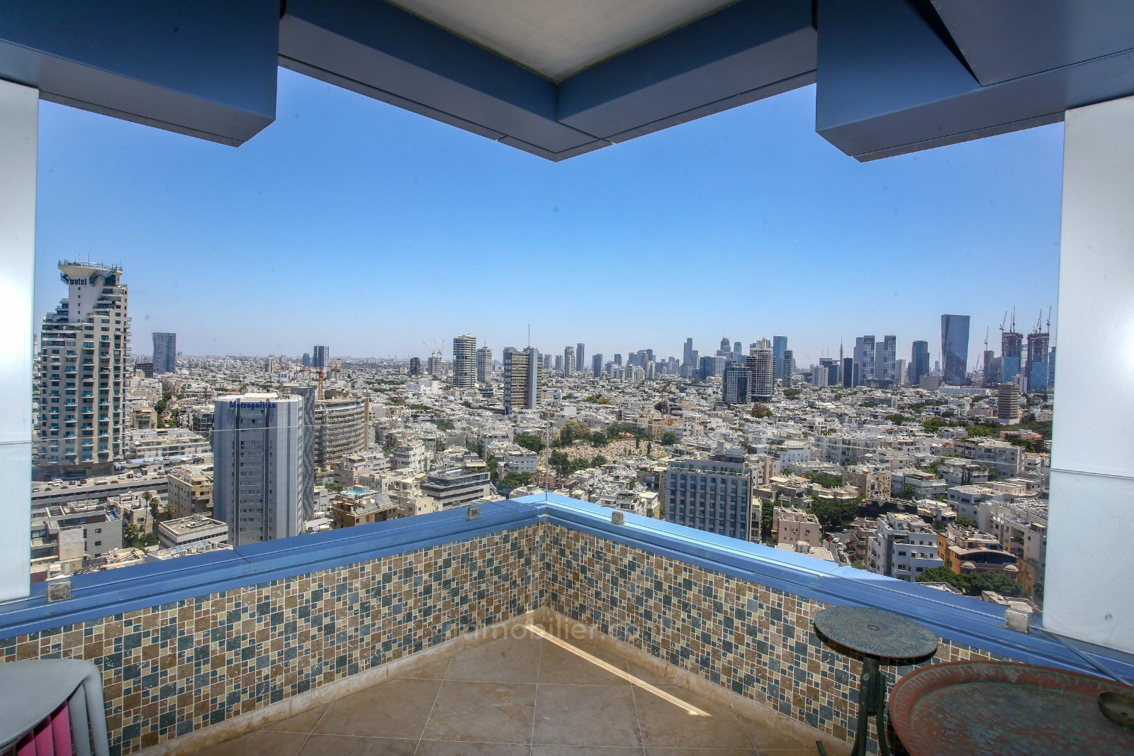 Apartamento 4 cômodos Tel Aviv Primeira linha de mar 457-IBL-1113