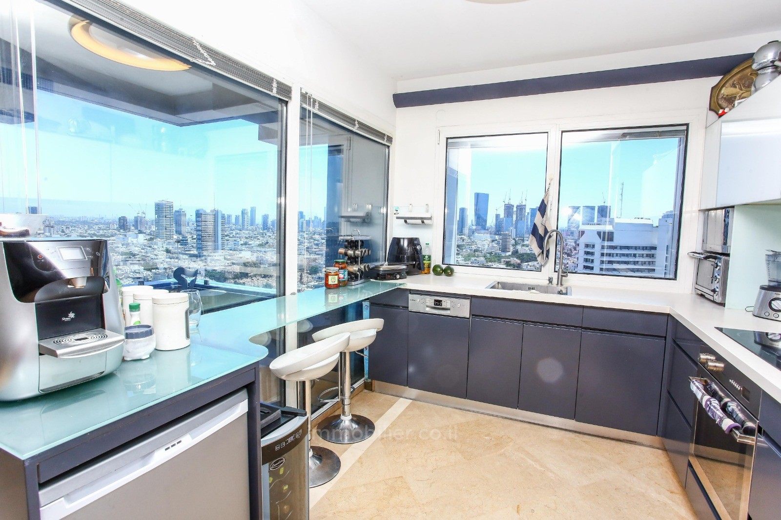 Apartamento 4 cômodos Tel Aviv Primeira linha de mar 457-IBL-1113