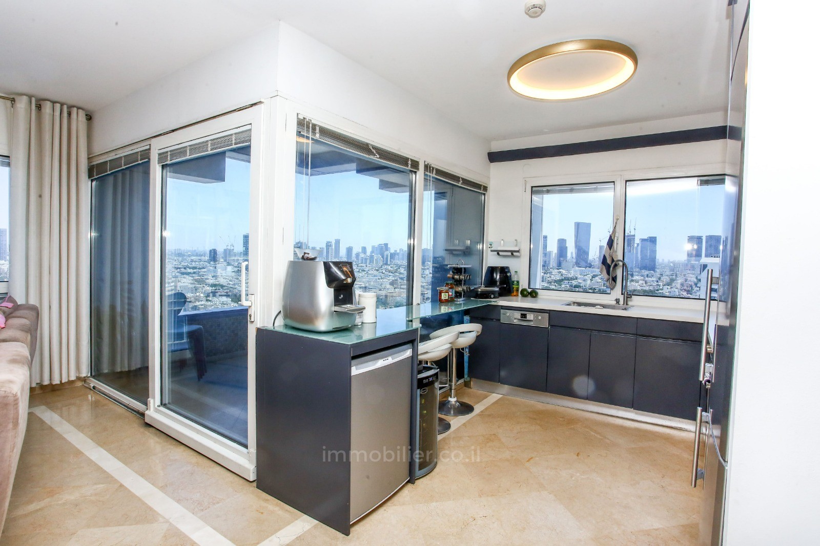 Apartamento 4 cômodos Tel Aviv Primeira linha de mar 457-IBL-1113