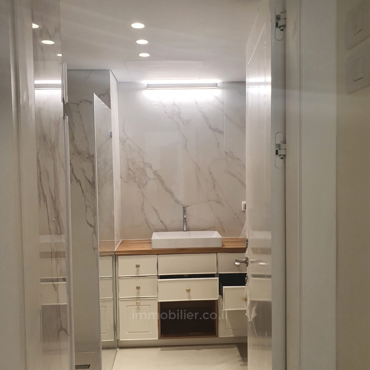 Apartamento 2 cômodos Tel Aviv Kikar Hamedina 457-IBL-1123