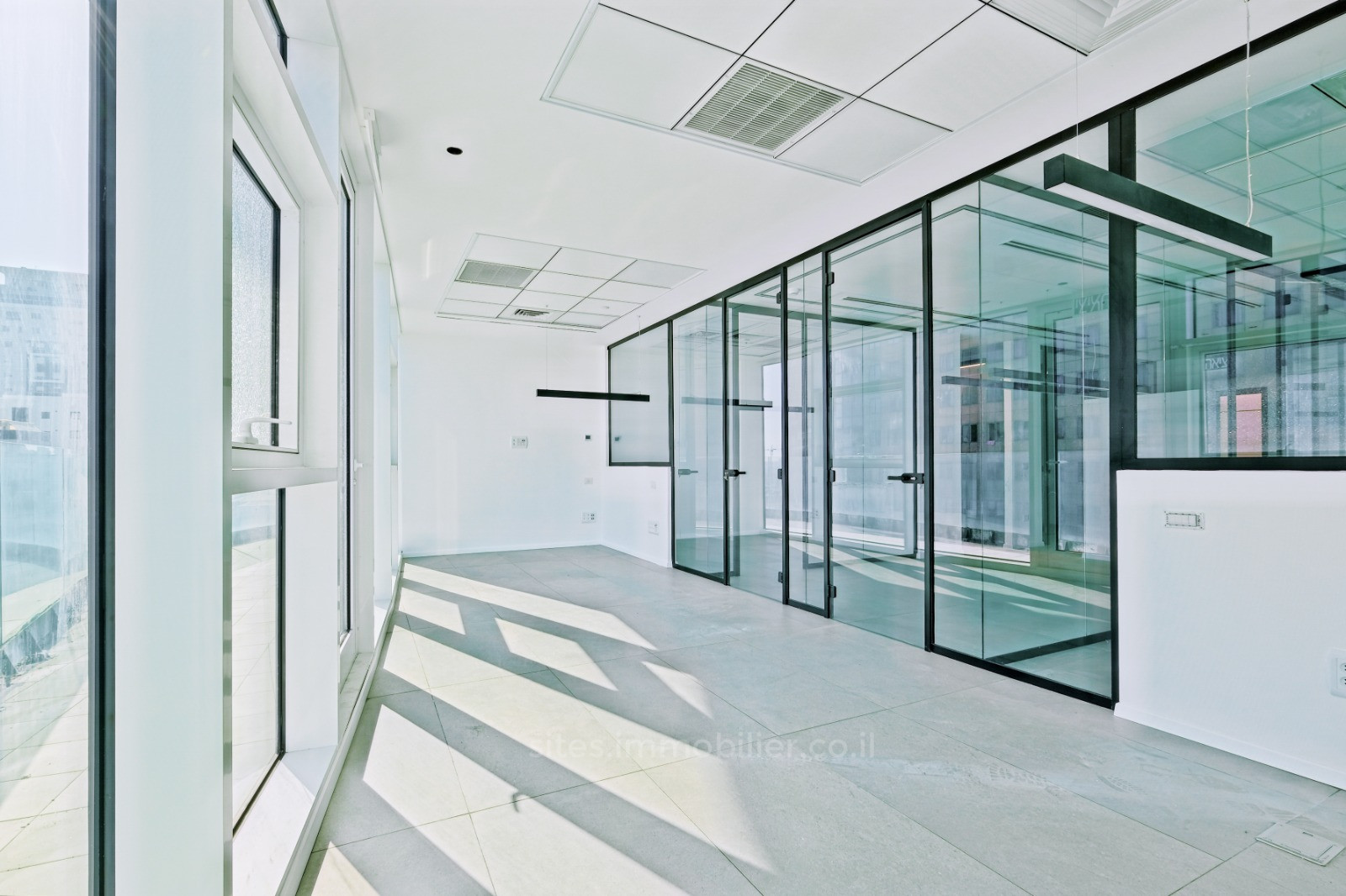 Escritórios 5 cômodos Netanya Centro da cidade 457-IBL-1132