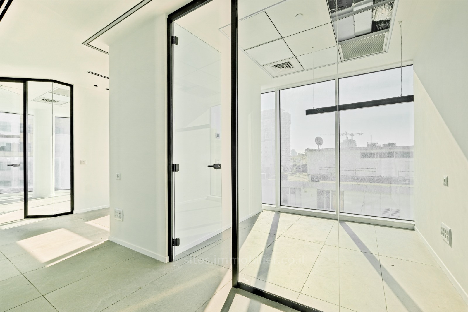 Escritórios 5 cômodos Netanya Centro da cidade 457-IBL-1132