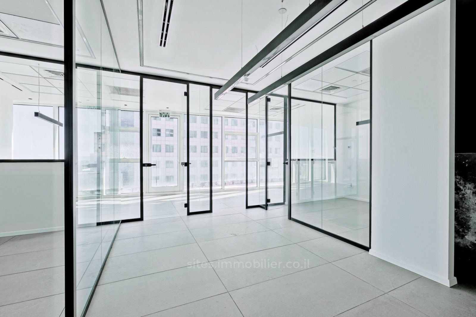 Escritórios 7 cômodos Netanya Centro da cidade 457-IBL-1133