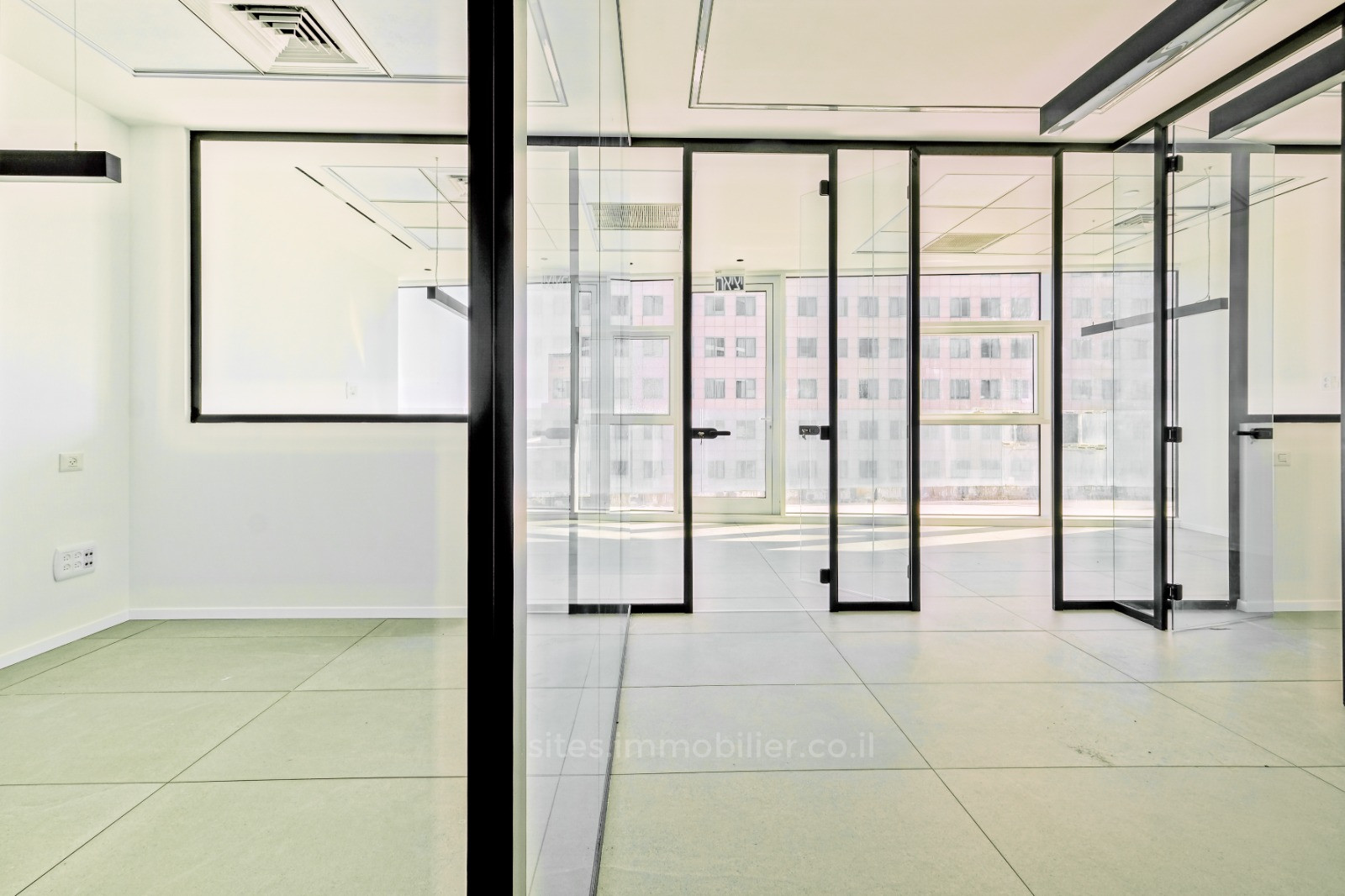 Escritórios 7 cômodos Netanya Centro da cidade 457-IBL-1133