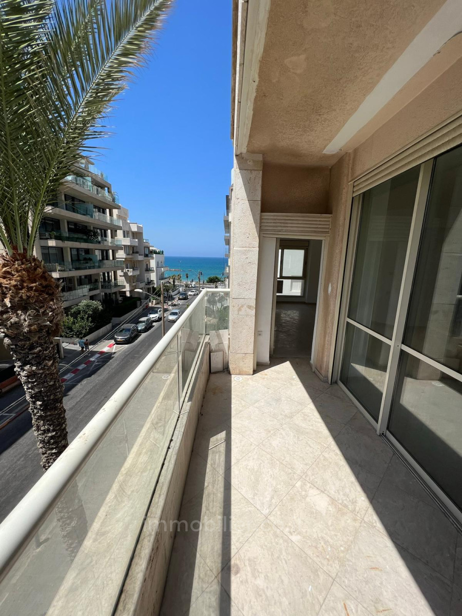 Apartamento 4 cômodos Tel Aviv Centro da cidade 457-IBL-1137