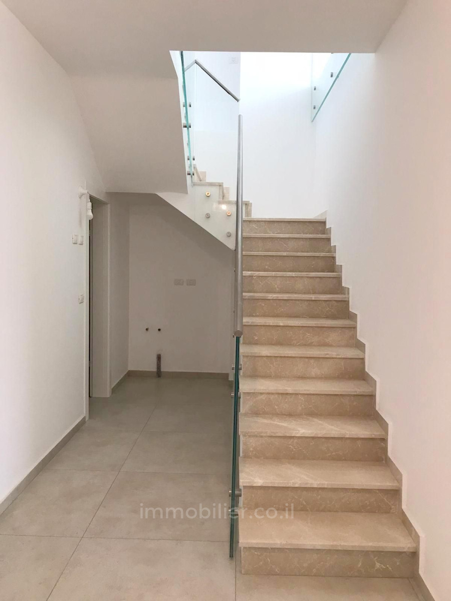 Duplex 4 cômodos Tel Aviv Centro da cidade 457-IBL-1138