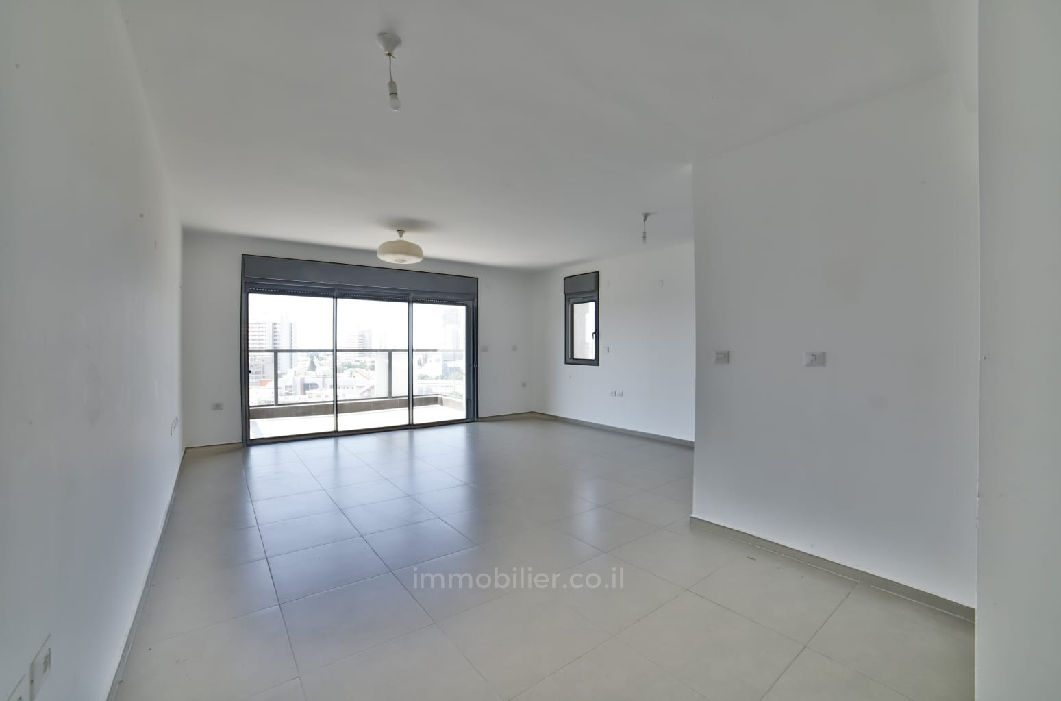 Apartamento 4 cômodos Tel Aviv Centro da cidade 457-IBL-1146